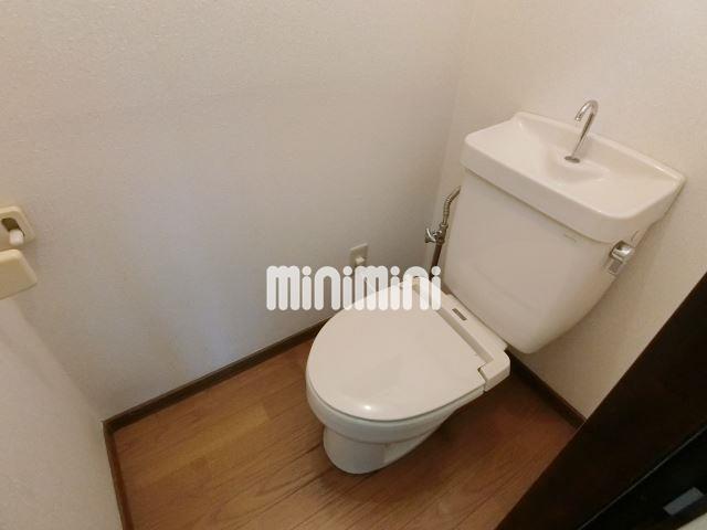 トイレ　ウォームレットが付いた洋式トイレです。