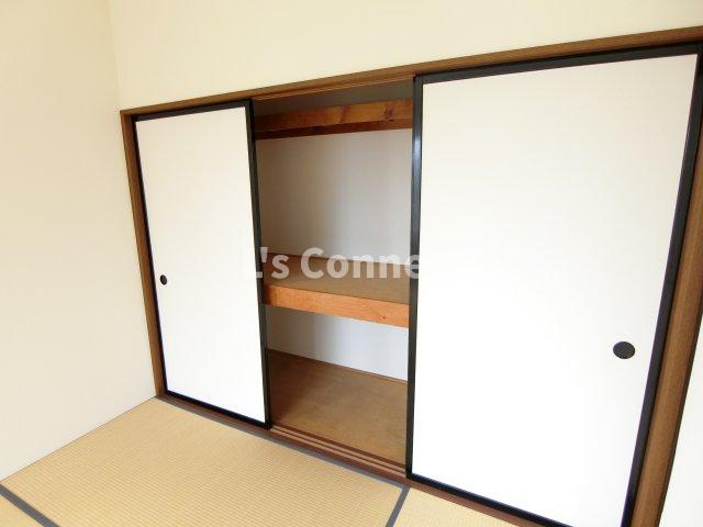 収納　和室には押入付きでお荷物もすっきり収納。