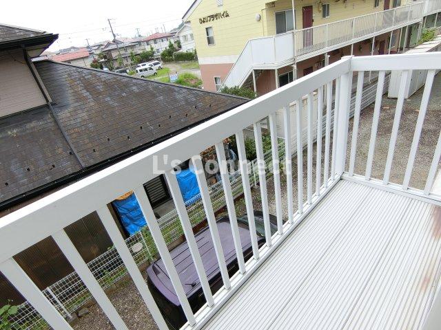 バルコニー　２階のお部屋で洗濯物もたくさん干せます。
