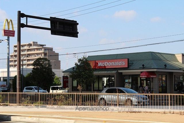 飲食店　マクドナルド　１１号高松バイパス店（飲食店）まで428m