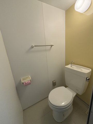 トイレ　別号室の写真となりますので、現状を優先します。