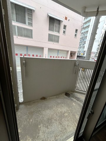 バルコニー　別号室の写真となりますので、現状を優先します。