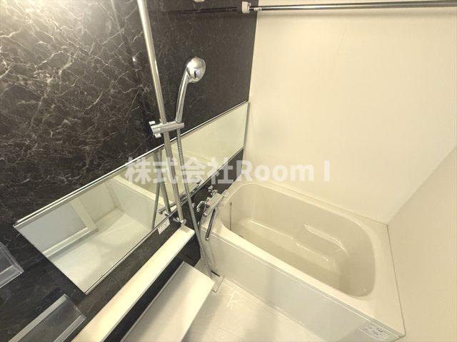 バス・シャワールーム　落ち着いた空間のお風呂です