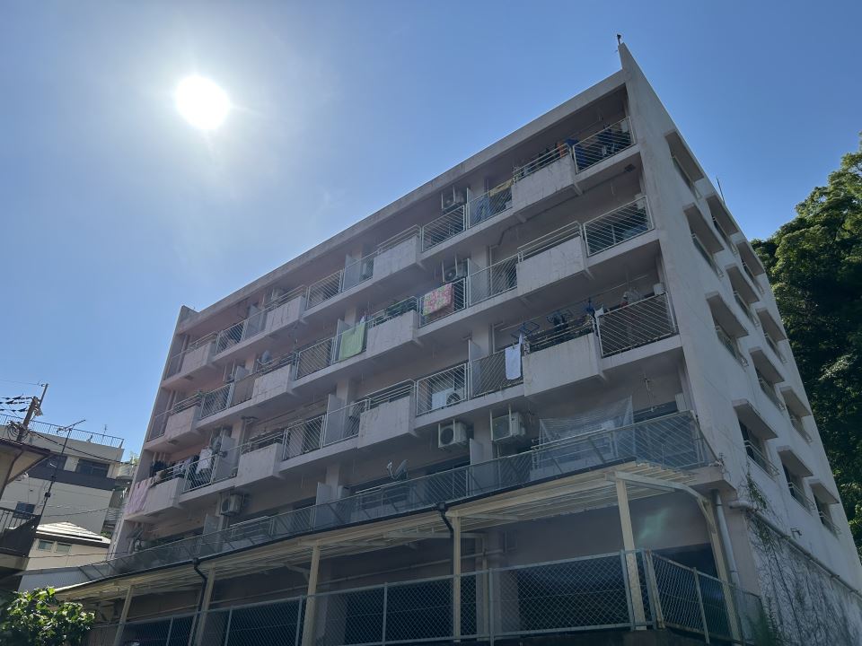 【なごみマンション城山の建物外観】