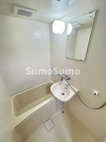 バス・シャワールーム　コンパクトで使いやすいお風呂です