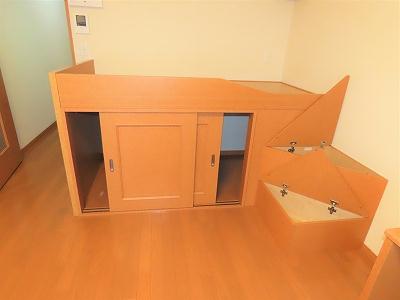 収納　ベッド下、階段下は大容量収納！