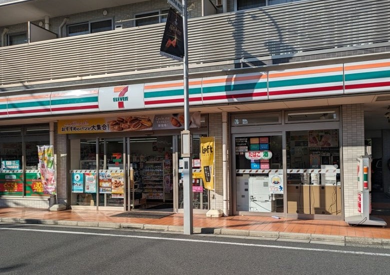 コンビニ　セブンイレブン練馬春日町1丁目店（コンビニ）まで374m