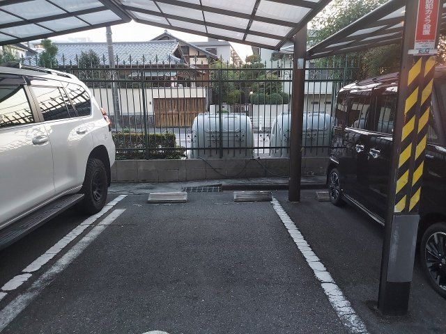 【ヒルズ春山の駐車場】