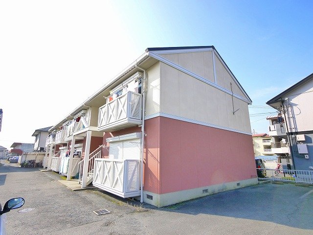 天理市前栽町のアパートの建物外観