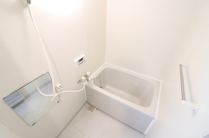 バス・シャワールーム　※同タイプの別の部屋の写真です。