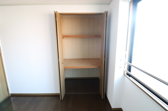 収納　※同タイプの別の部屋の写真です。