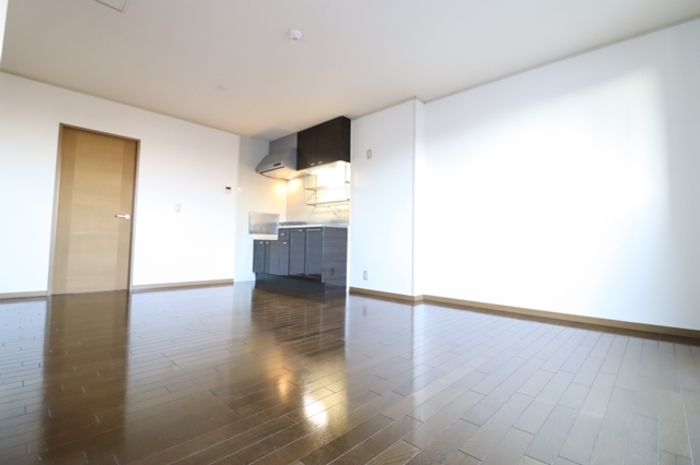 居室・リビング　※同タイプの別の部屋の写真です。