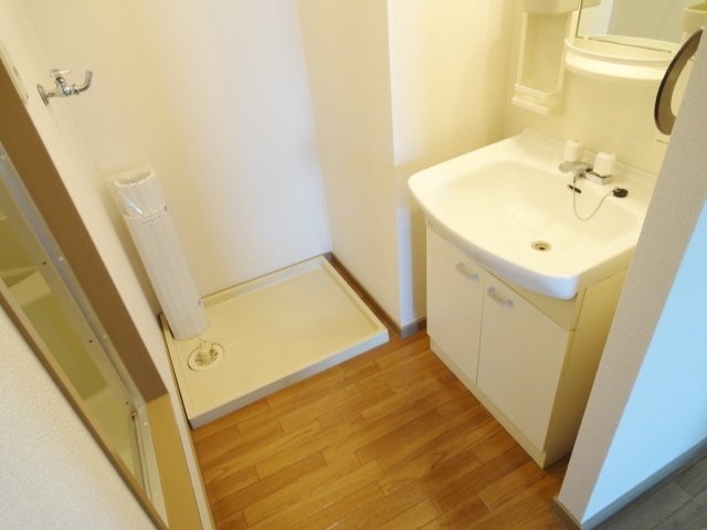 洗面設備　写真は別号室のものです。