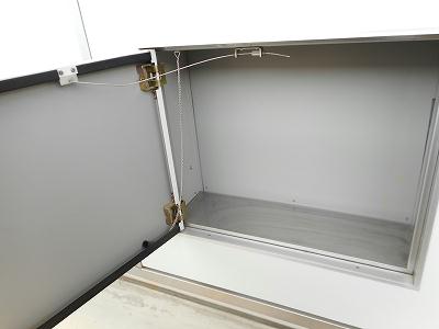 玄関　玄関扉に宅配ボックスあり