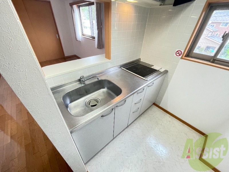 キッチン　キッチンはＩＨなのでお手入れがしやすそうですね。