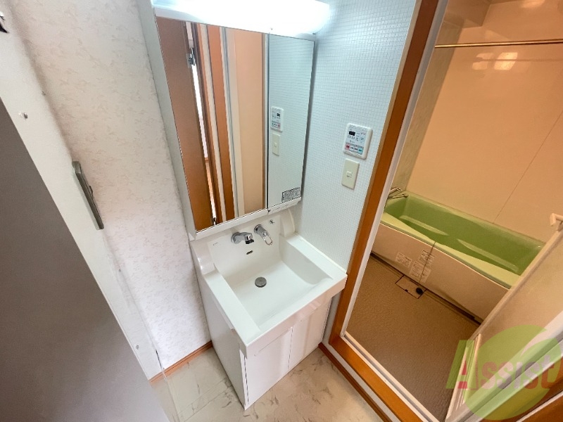 洗面設備　シャンプードレッサーなので身支度しやすそうですね。