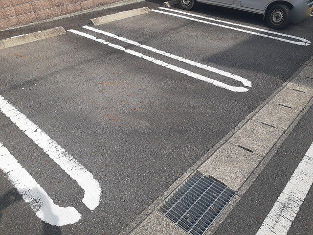 【瀬戸市西山町のアパートの駐車場】