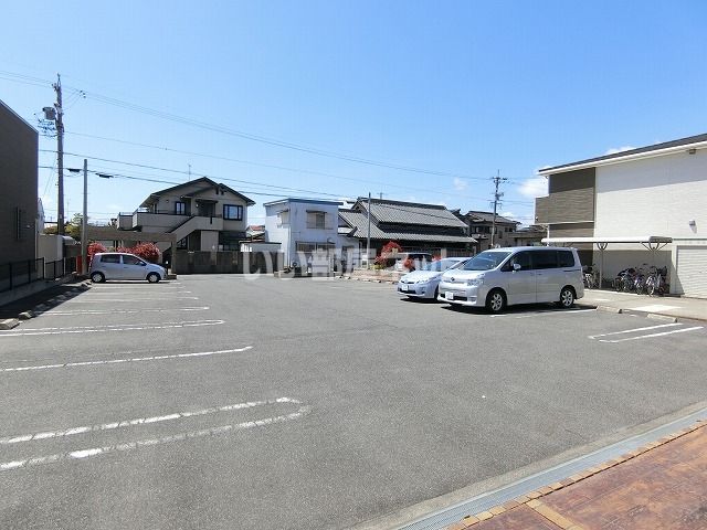 【津市河芸町一色のアパートの駐車場】