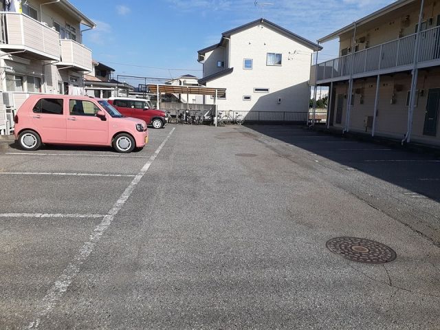 【佐野市植上町のアパートの駐車場】