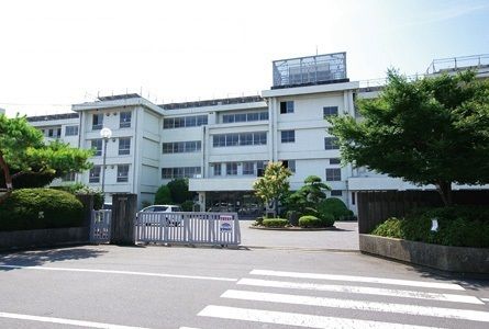 【佐野市植上町のアパートの中学校】