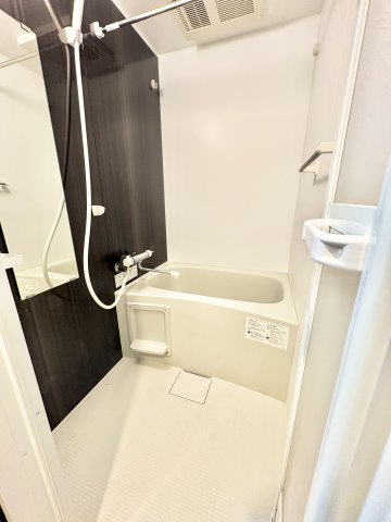 バス・シャワールーム　落ち着いた空間のお風呂です