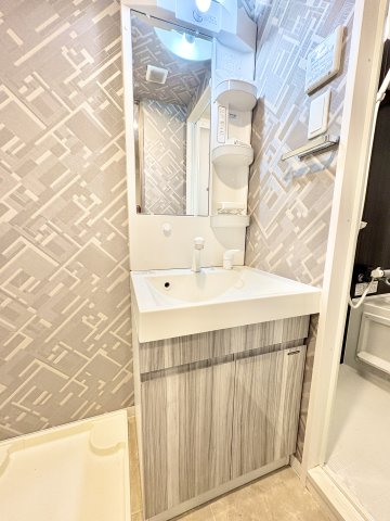 洗面設備　使いやすい独立洗面台です