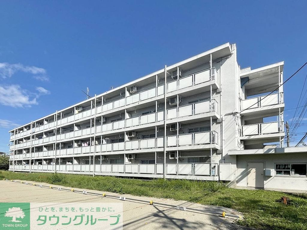 昭島市郷地町のマンションの建物外観