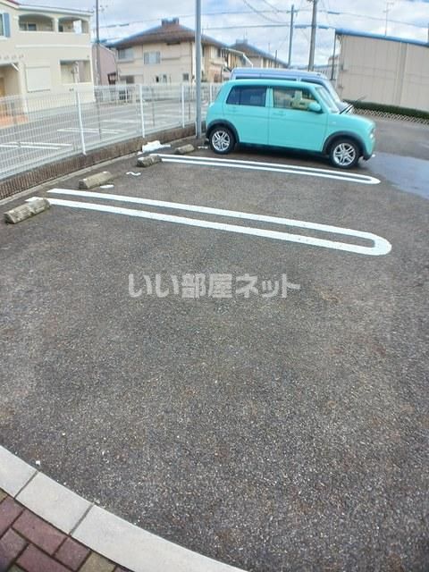 【ユニゾンＫの駐車場】