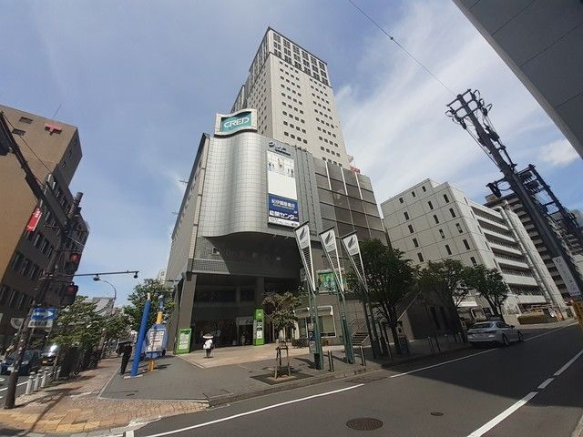 【岡山市北区中山下のマンションのショッピングセンター】