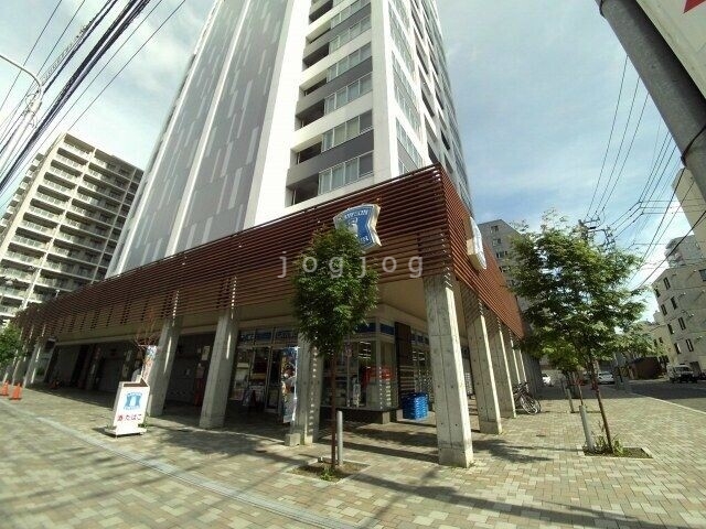 【札幌市中央区南一条東のマンションのコンビニ】