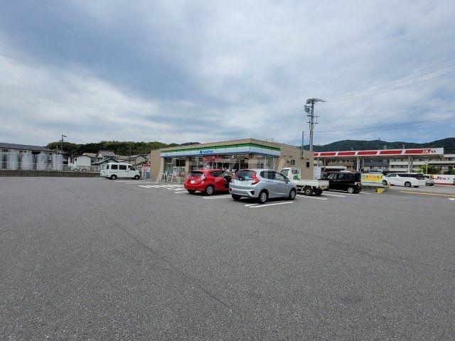 コンビニ　ファミリーマート 蒲郡竹谷店（コンビニ）まで207m