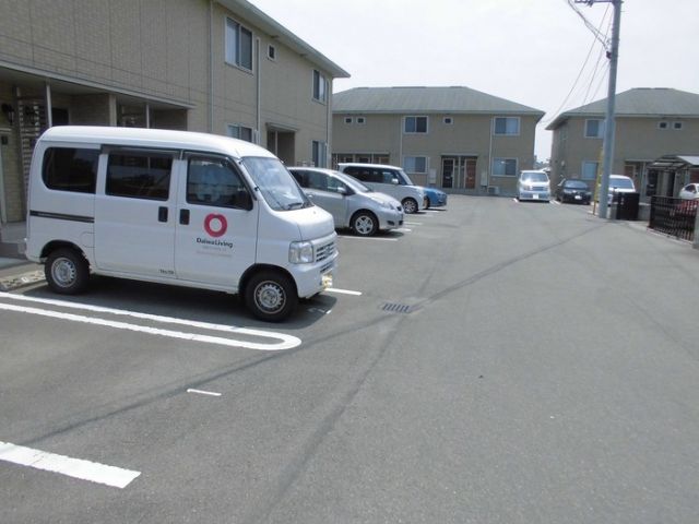 【カーサ城北　C棟の駐車場】