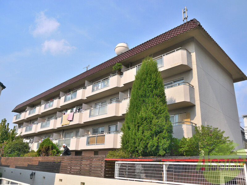 吹田市千里山東のマンションの建物外観