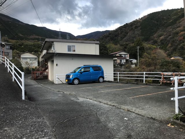 【石井ハイツの駐車場】