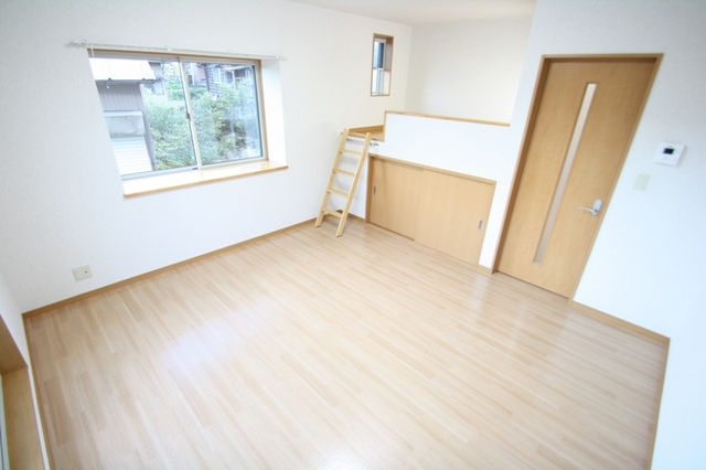 居室・リビング　２面採光のお部屋