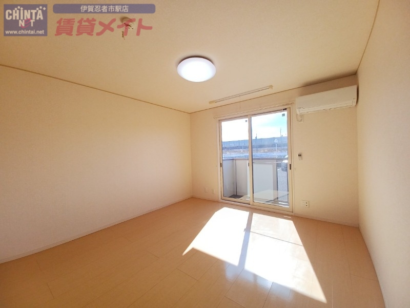 居室・リビング　同物件別室の画像です