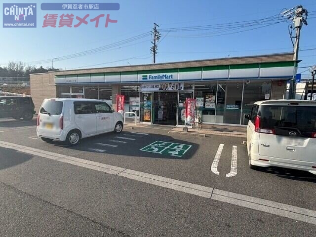 コンビニ　ファミリーマート伊賀上野東インター店（コンビニ）まで614m