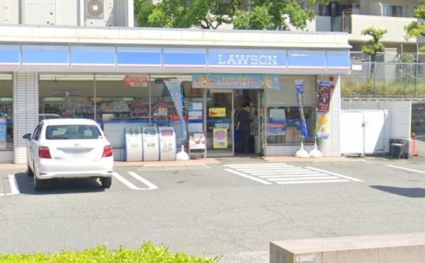 コンビニ　ローソン 岩屋中町二丁目店（コンビニ）まで309m