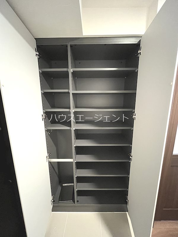 収納　たくさん入るシューズボックスです※別部屋参考