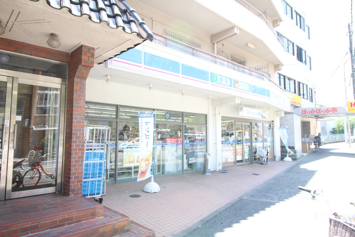 コンビニ　ローソン篠原本町店（コンビニ）まで609m