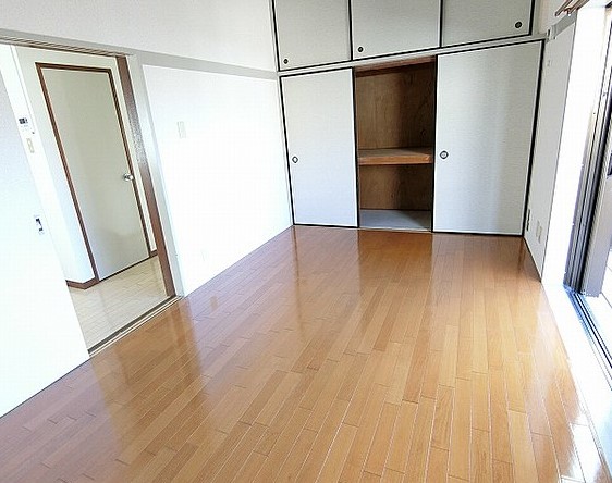 居室・リビング　7.5帖の洋室です。