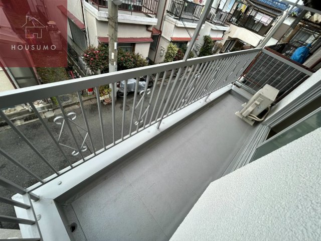 バルコニー　陽当たり良好なバルコニーです