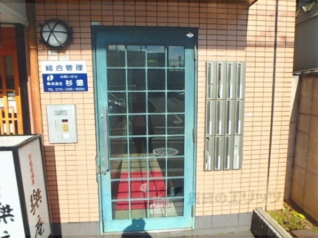 エントランス　入口