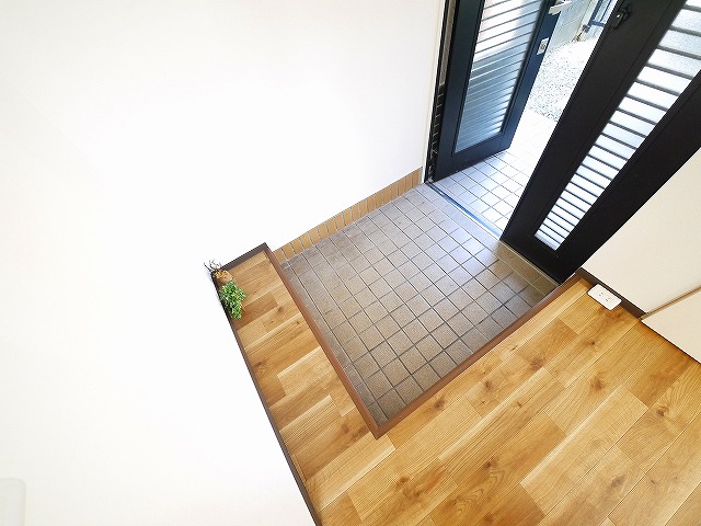 玄関　収納もある玄関です