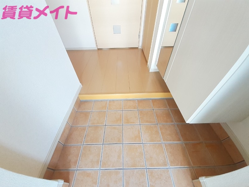 玄関　同物件別部屋タイプ