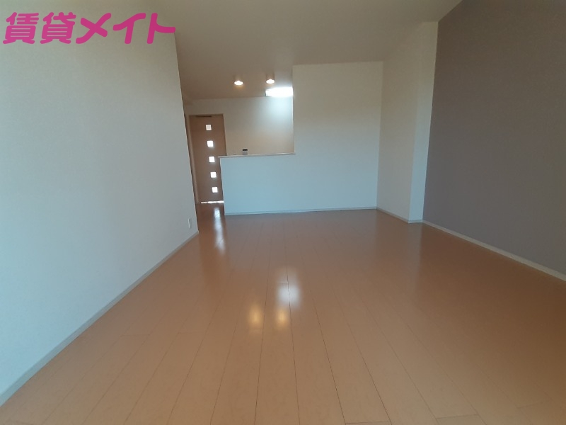 居室・リビング　同物件別部屋タイプ