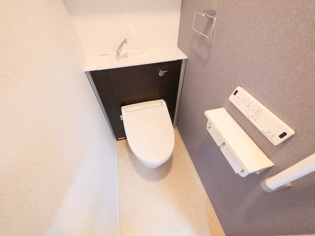 トイレ　清潔感のあるトイレです