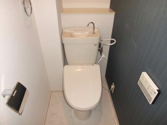 トイレ　ウォシュレット付き