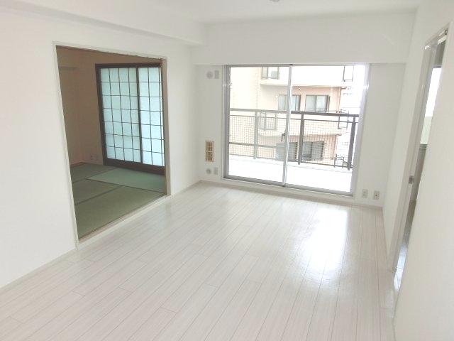 居室・リビング　ＬＤＫ11.5帖　陽当りの良いお部屋です♪