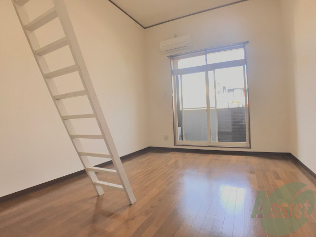 その他部屋・スペース　８帖の洋室を別の角度から撮影してみました。